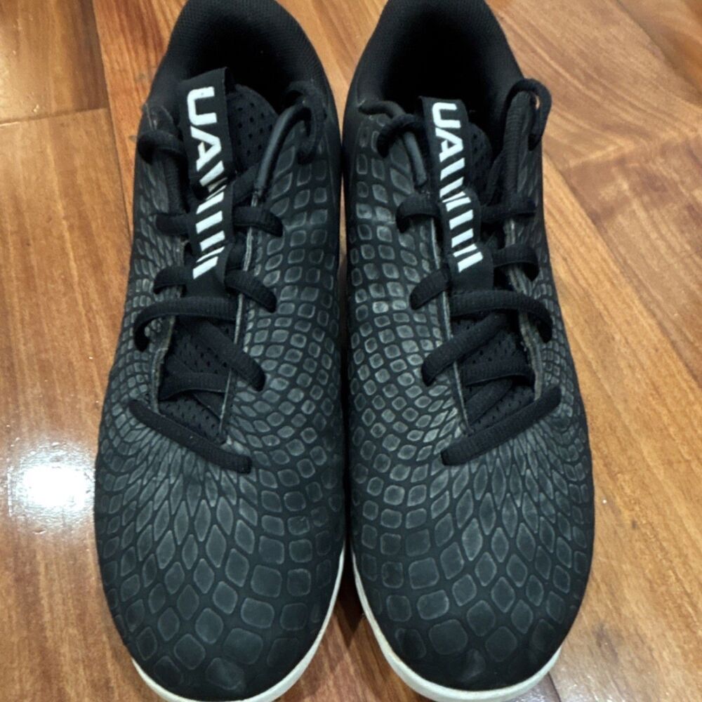 Under Armour Black/White Kids Baseball Molded Cleats Low Top Shoes size 5.5y - Picture 5 of 11